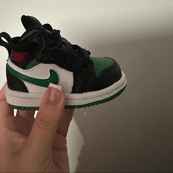 look up the new jordans